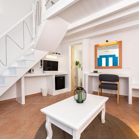 Seaside Breeze Hotel Kamári Екстериор снимка